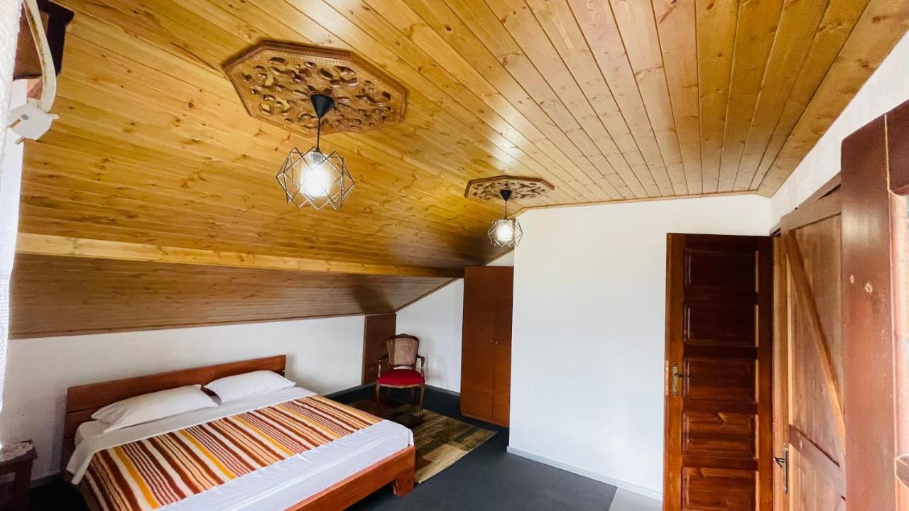 Denis Guesthouse 1930 Гірокастра Екстер'єр фото